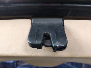 CERRADURA MALETERO / PORTON VOLKSWAGEN TOUAREG (7LA)