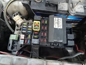 CAJA RELES / FUSIBLES MR583210 MITSUBISHI MONTERO (V60/V70)
