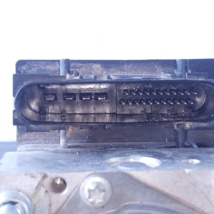 572704