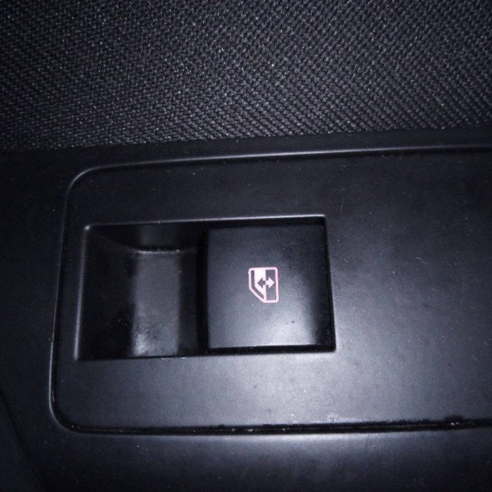573223