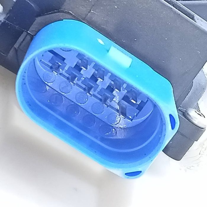 573662