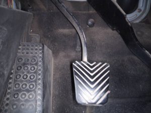 PEDAL EMBRAGUE MITSUBISHI MONTERO (V60/V70)
