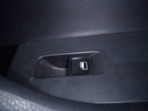 MANDO ELEVALUNAS TRASERO DERECHO SKODA SPACEBACK (5H)
