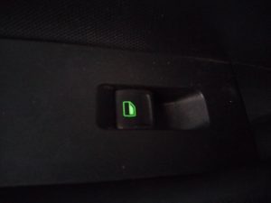 MANDO ELEVALUNAS TRASERO IZQUIERDO SKODA SPACEBACK (5H)