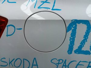 TAPA EXTERIOR COMBUSTIBLE SKODA SPACEBACK (5H)