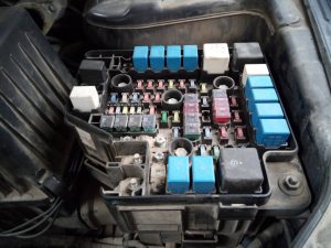 CAJA RELES / FUSIBLES HYUNDAI SANTA FE (BM)
