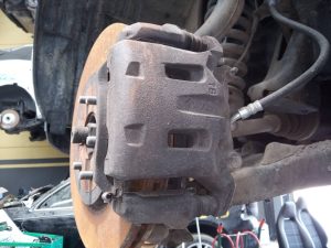 PINZA FRENO DELANTERA IZQUIERDA NISSAN PATHFINDER (R51)