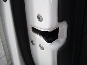 CERRADURA PUERTA DELANTERA IZQUIERDA KIA CARENS ( )