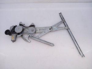 ELEVALUNAS TRASERO IZQUIERDO 8572047130 / E2-B4-45-2 TOYOTA PRIUS (NHW30)