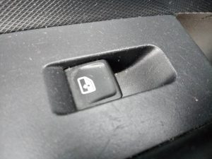 MANDO ELEVALUNAS TRASERO DERECHO SKODA RAPID