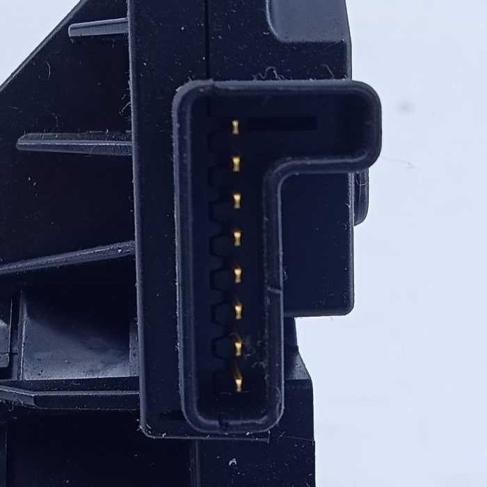 598700