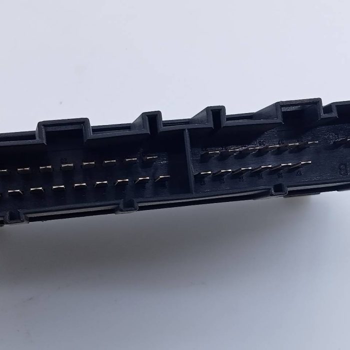 600563