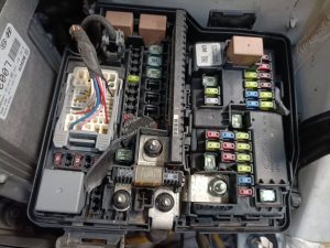 CAJA RELES / FUSIBLES KIA SORENTO ()