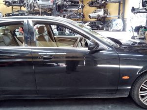 PUERTA DELANTERA DERECHA JAGUAR S-TYPE