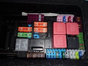 CAJA RELES / FUSIBLES MERCEDES-BENZ CLASE GLC (W253)