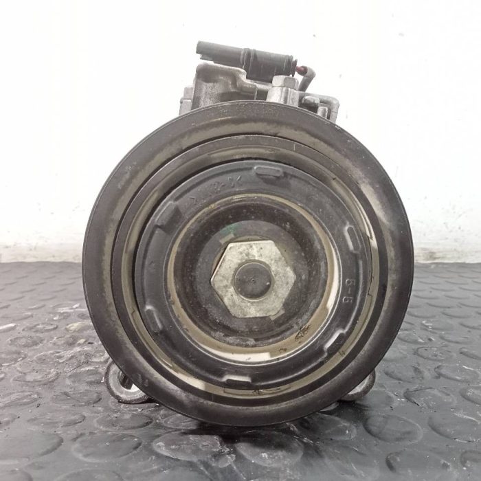 607801
