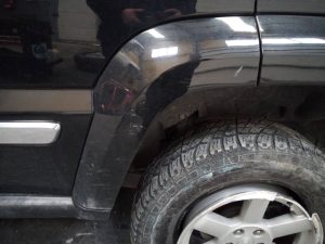 ALETIN TRASERO IZQUIERDO CHRYSLER JEEP CHEROKEE (KJ)
