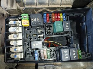 CAJA RELES / FUSIBLES AUDI Q2 (GAB)