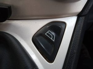 MANDO ELEVALUNAS DELANTERO DERECHO FORD KA (CCU)