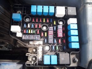 CAJA RELES / FUSIBLES HYUNDAI SANTA FE (BM)