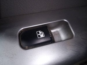 MANDO ELEVALUNAS TRASERO IZQUIERDO HYUNDAI SANTA FE (BM)