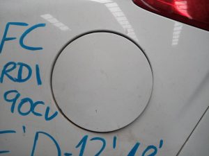 TAPA EXTERIOR COMBUSTIBLE KIA CEE´D