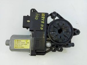 MOTOR ELEVALUNAS DELANTERO DERECHO 824603Z010 / E2-B5-55-1 HYUNDAI I40