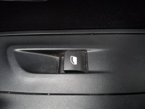 MANDO ELEVALUNAS DELANTERO DERECHO PEUGEOT 2008 (P1)