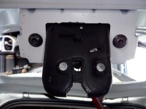 CERRADURA MALETERO / PORTON DACIA SANDERO III