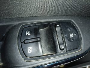 MANDO ELEVALUNAS DELANTERO IZQUIERDO OPEL CORSA E