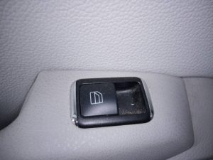 MANDO ELEVALUNAS TRASERO IZQUIERDO MERCEDES-BENZ CLASE C (W204) BERLINA