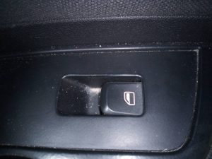 MANDO ELEVALUNAS DELANTERO DERECHO AUDI A1 (8X)