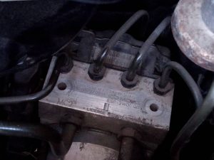 ABS 0265230177 / 589102B811 HYUNDAI SANTA FE (BM)