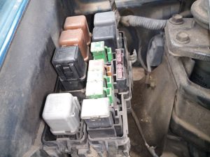 CAJA RELES / FUSIBLES FORD MAVERICK (ML)