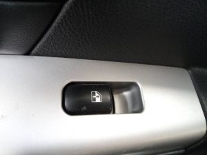 MANDO ELEVALUNAS TRASERO DERECHO HYUNDAI SANTA FE (BM)