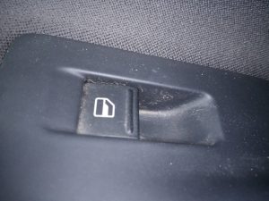 MANDO ELEVALUNAS TRASERO IZQUIERDO VOLKSWAGEN GOLF V BERLINA (1K1)