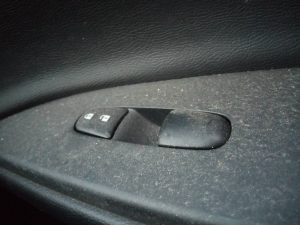 MANDO ELEVALUNAS DELANTERO DERECHO NISSAN PULSAR (C13)