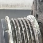 628706