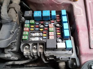 CAJA RELES / FUSIBLES KIA CEE´D