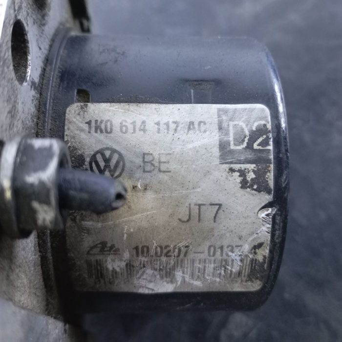 648196