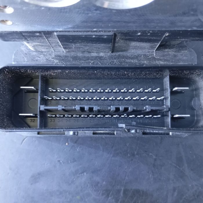 704944